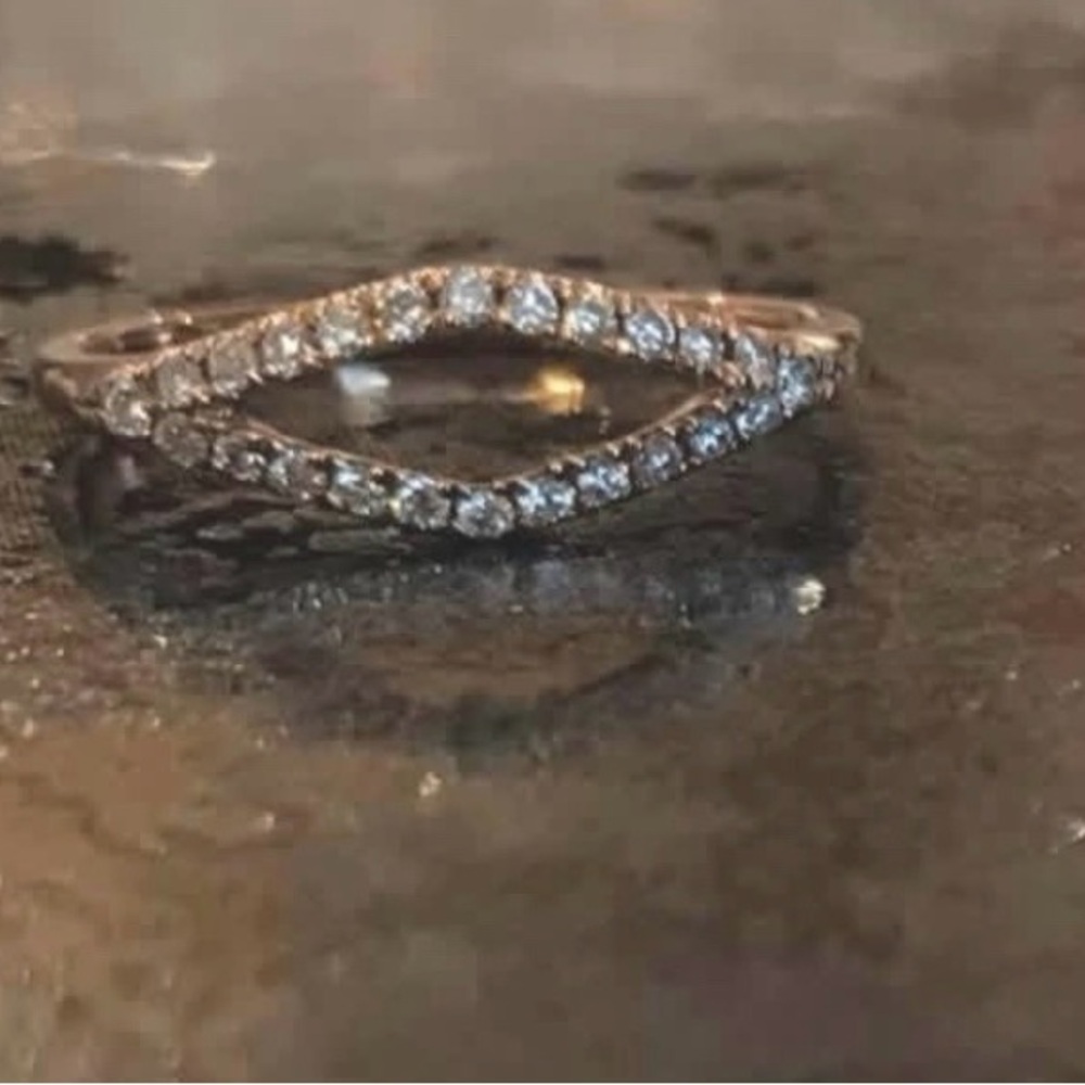 Elegant Rose Gold Diamond Ring